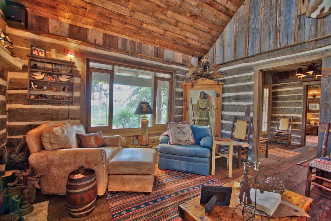 Log Cabin At Old Glory Ranch Wimberley Dış mekan fotoğraf