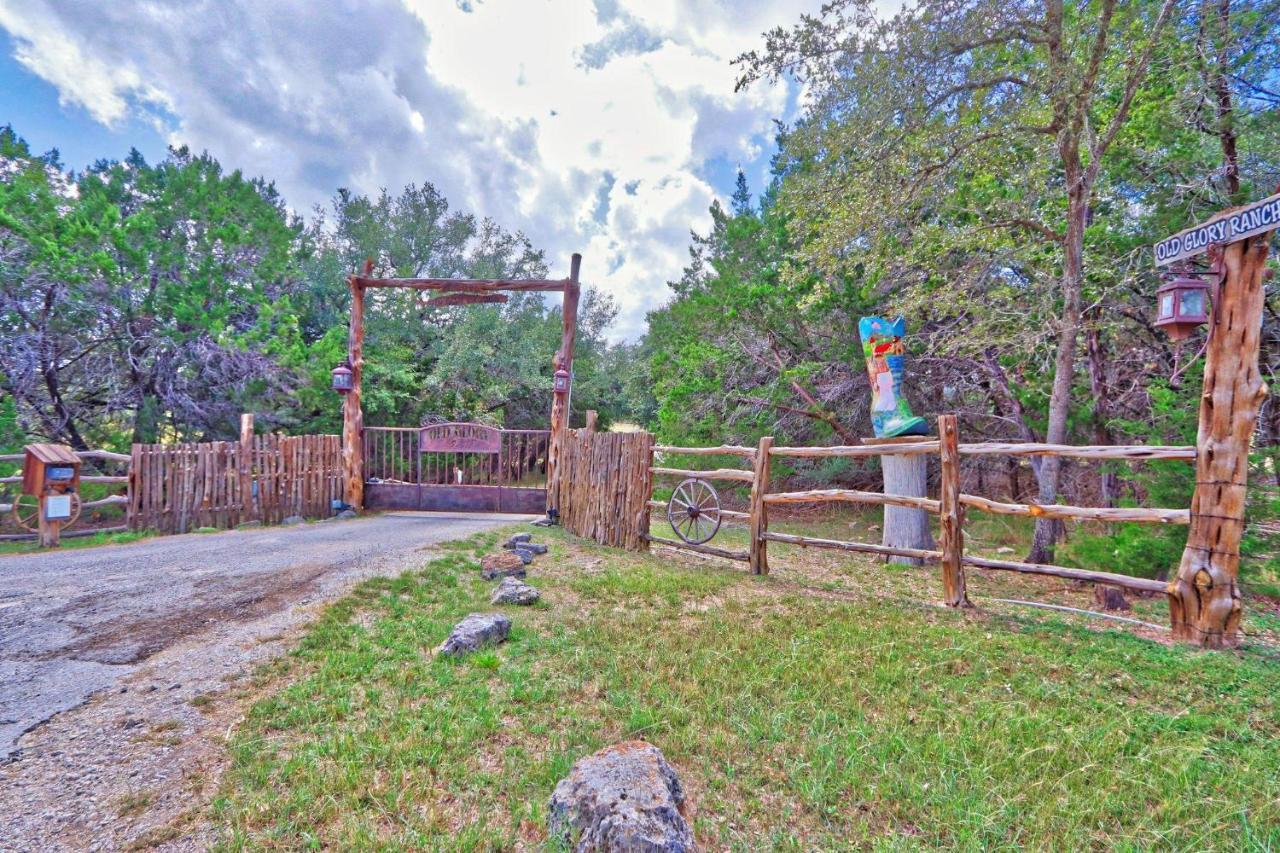 Log Cabin At Old Glory Ranch Wimberley Dış mekan fotoğraf
