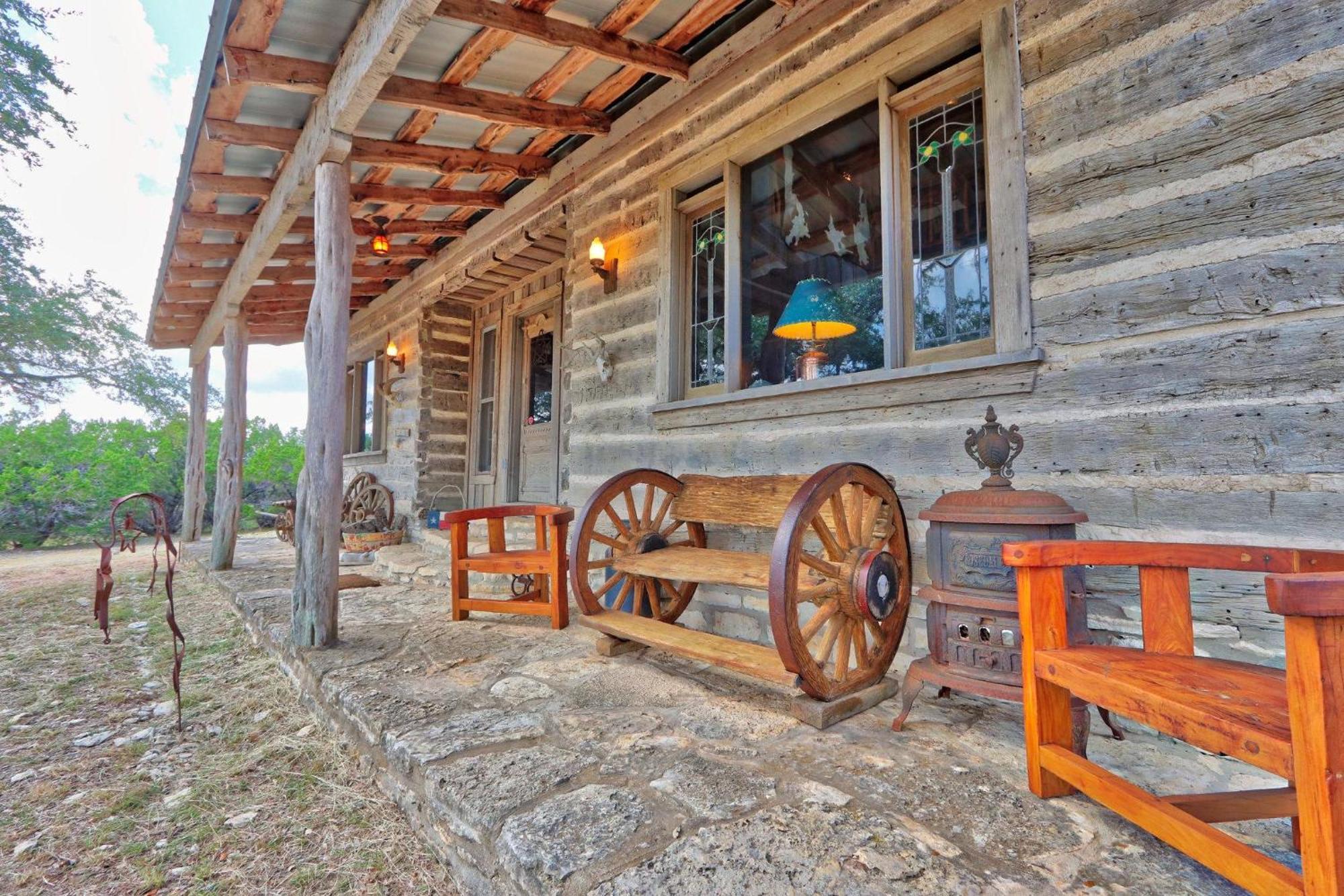 Log Cabin At Old Glory Ranch Wimberley Dış mekan fotoğraf