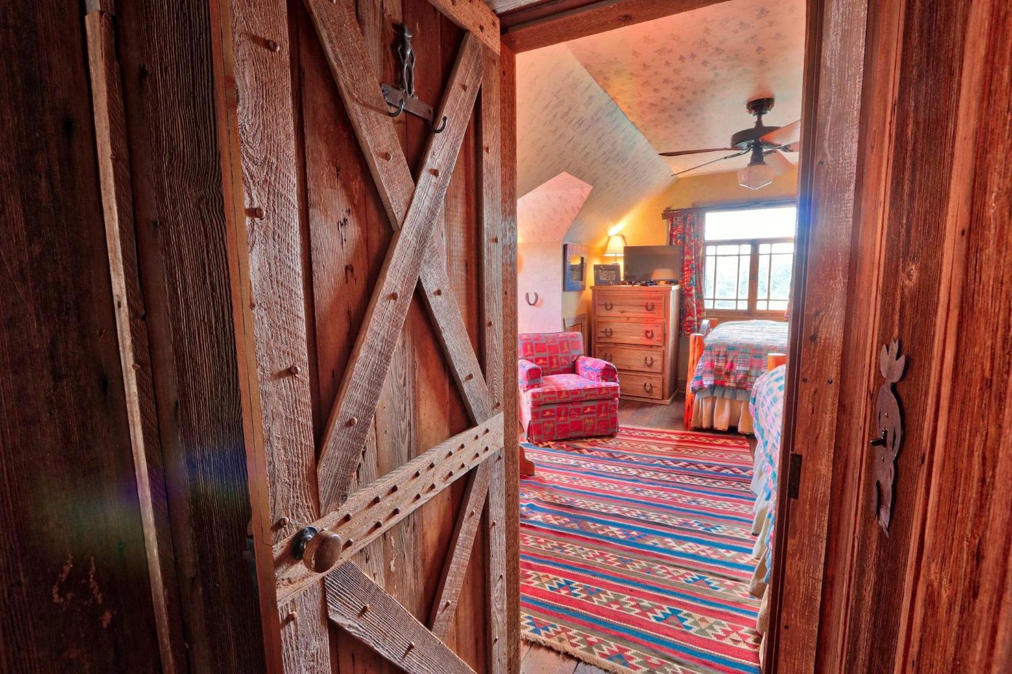 Log Cabin At Old Glory Ranch Wimberley Dış mekan fotoğraf