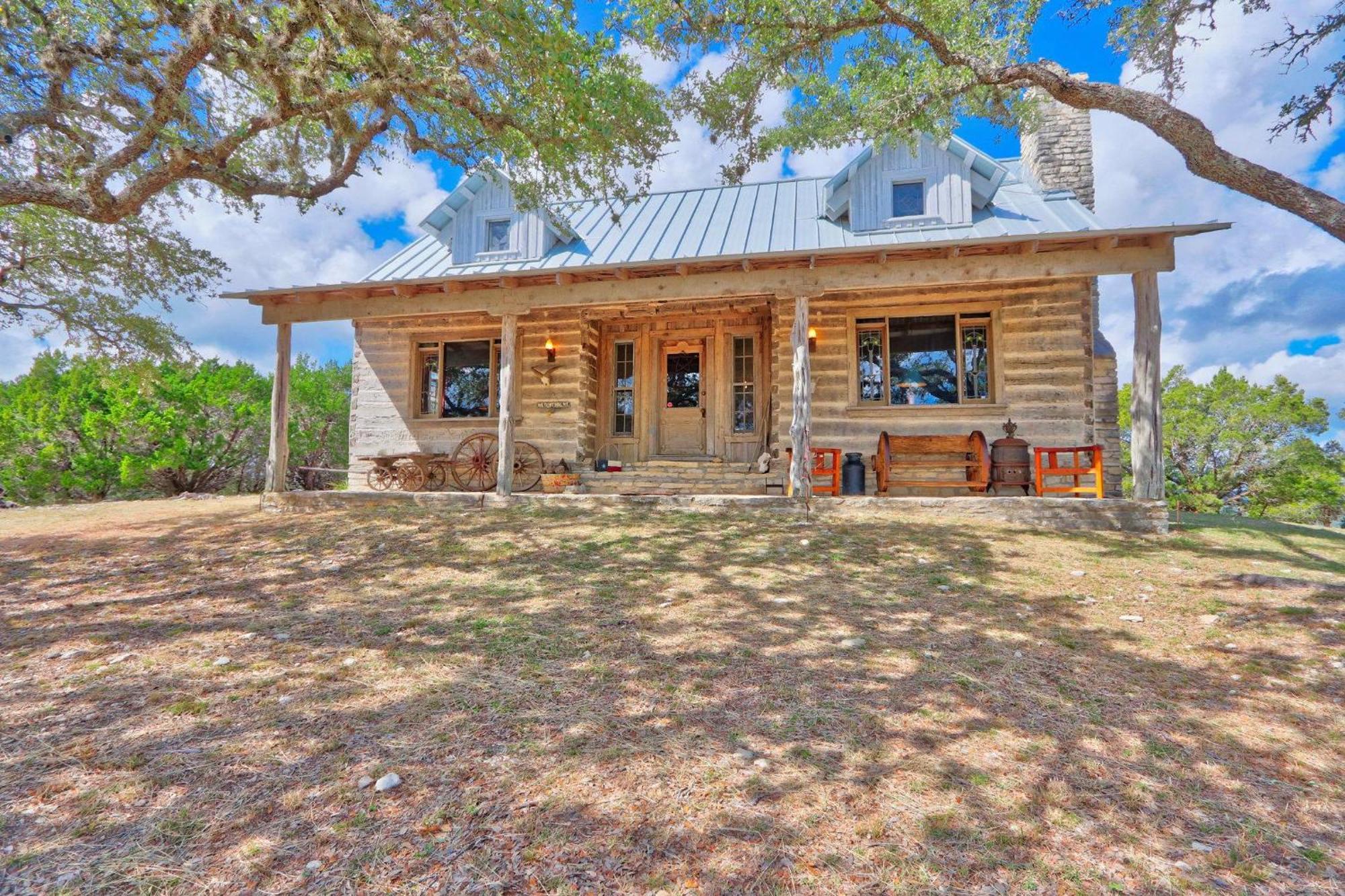 Log Cabin At Old Glory Ranch Wimberley Dış mekan fotoğraf