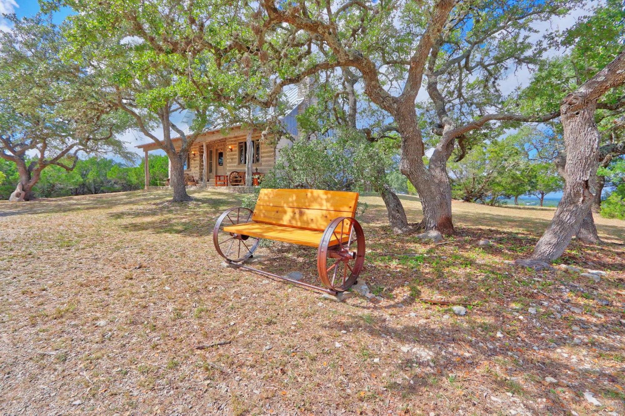 Log Cabin At Old Glory Ranch Wimberley Dış mekan fotoğraf